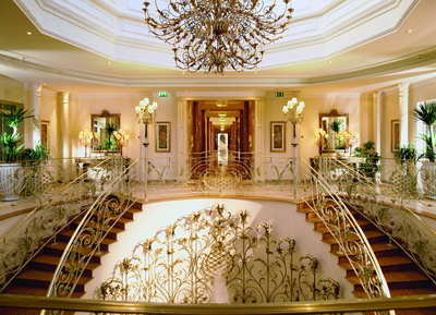 inneralp hotel_spa_atrium
