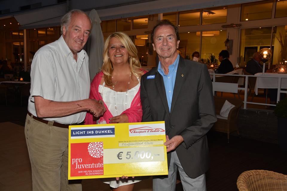Scheckübergabe in Velden für Pro Juventute
